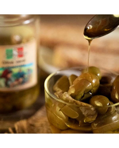 Olive verdi  schiacciate sott'olio