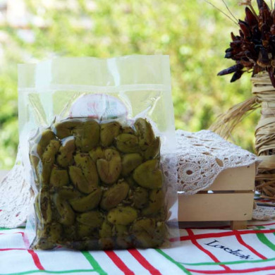 Olive schiacciate denocciolate a mano