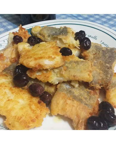 Baccalà fritto con olive nere secche