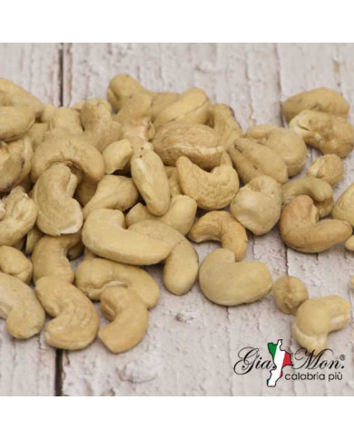 Anacardi sgusciati fritti e salati