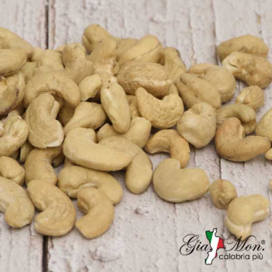 Anacardi sgusciati fritti e salati