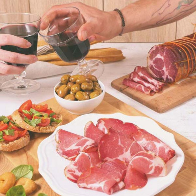 Capocollo di Calabria DOP Piccante: Un Gusto Autentico con Radici Profonde