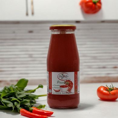 Passata di pomodoro con peperoncino